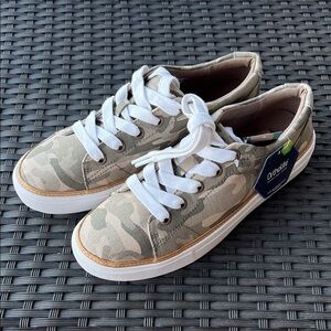 TOMS Women's Alex Sneakers in a green camo color